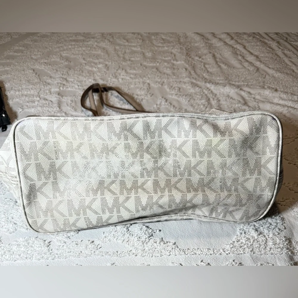 Michael Kors Cream Logo Tote Bag - Picture 5 of 11